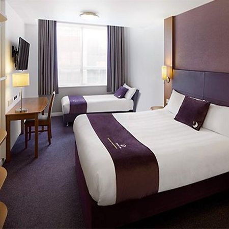 Premier Inn Warrington South Extérieur photo