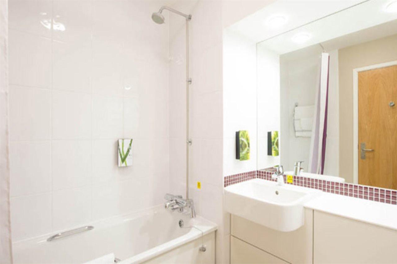 Premier Inn Warrington South Extérieur photo