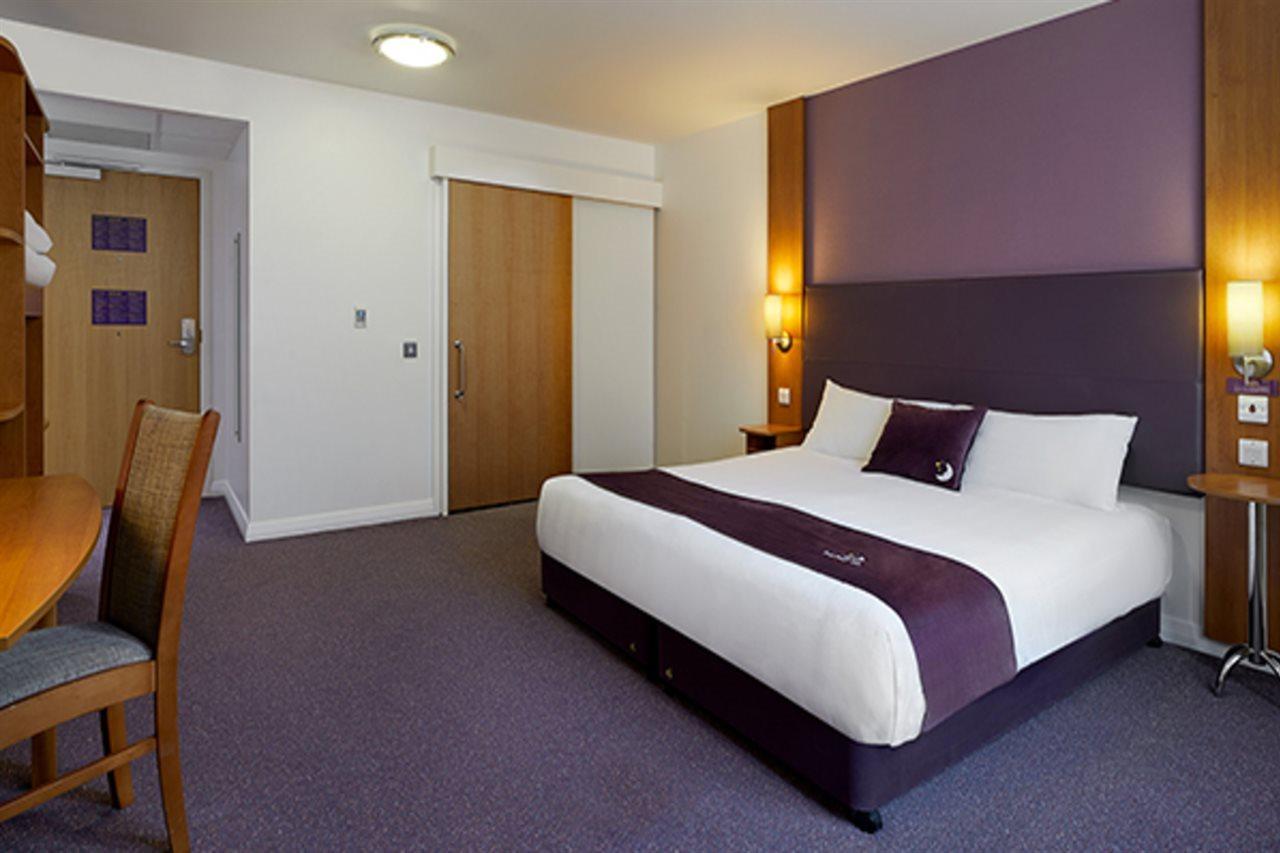 Premier Inn Warrington South Extérieur photo