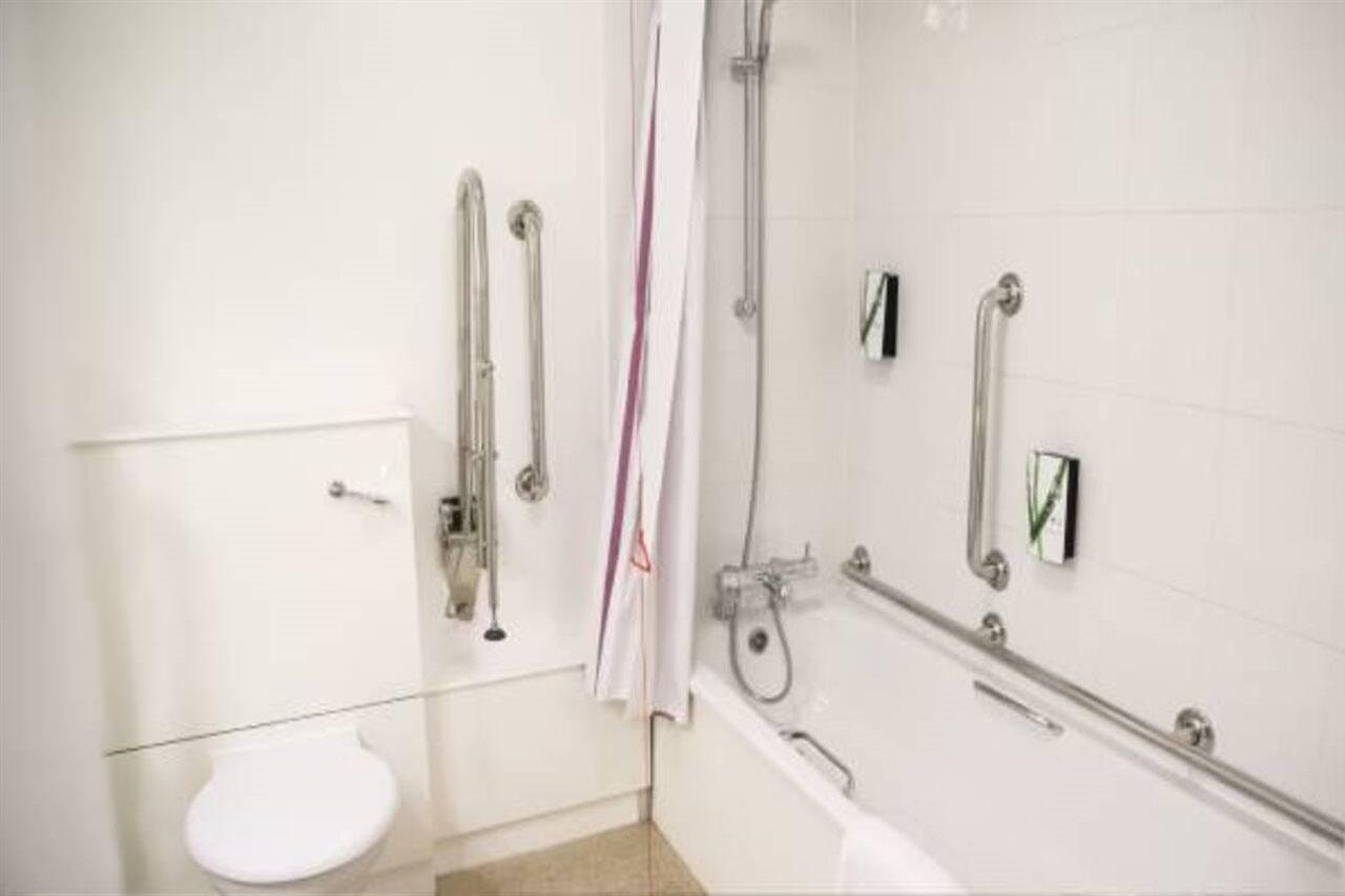 Premier Inn Warrington South Extérieur photo
