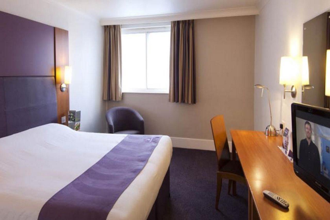 Premier Inn Warrington South Extérieur photo
