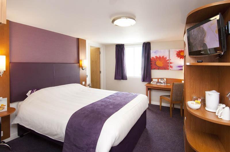 Premier Inn Warrington South Extérieur photo