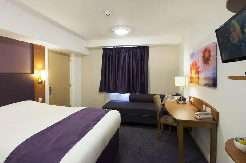 Premier Inn Warrington South Extérieur photo